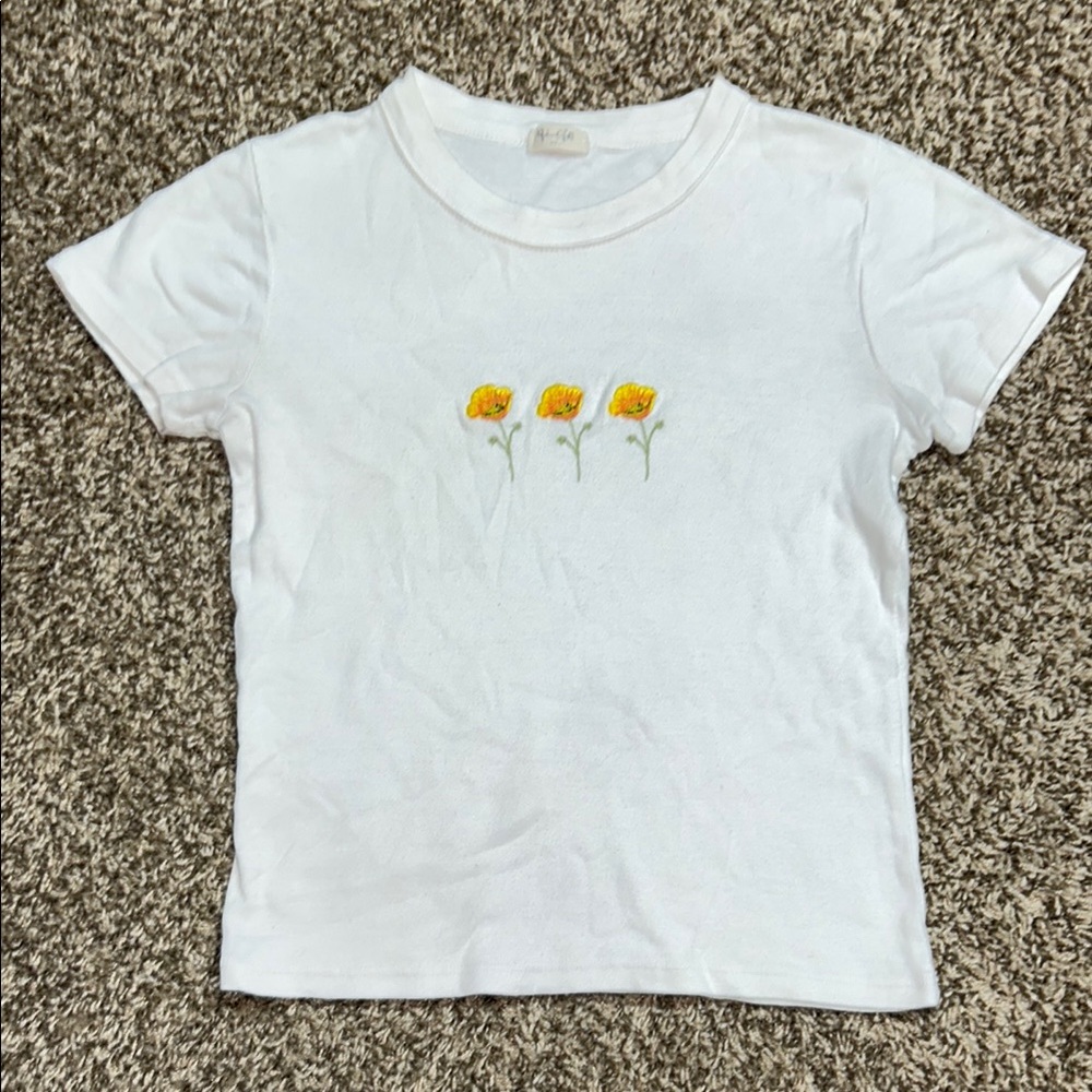 ♡ brandy melville/john galt embroidered flower top
